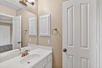 Building Photo - 1402 Western Oaks Ct