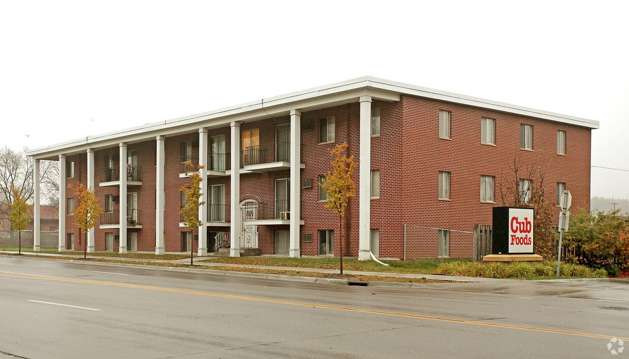 Primary Photo - Phalen Apts