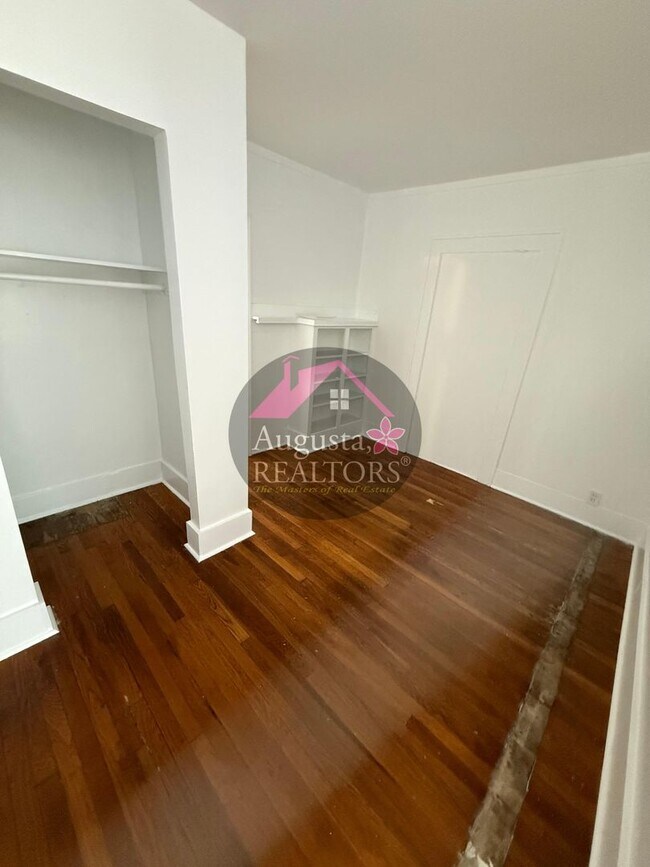 Foto del edificio - Large one bedroom near ACU
