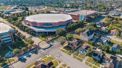 Building Photo - 2914 Wheeler Ave