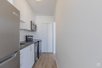 1BR, 1BA - 611SF - Kitchen - 318, 332 & 352 Patricia Avenue