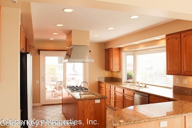 Building Photo - 4 br, 4 bath House - 1102 S. Pacific St.