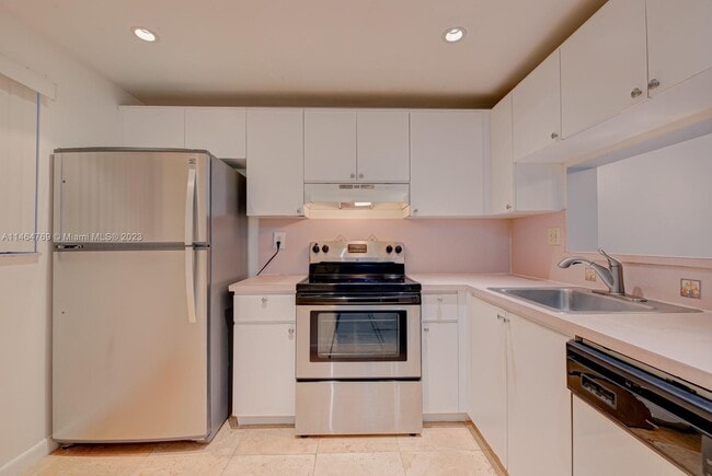 Building Photo - 10835 SW 112th Ave