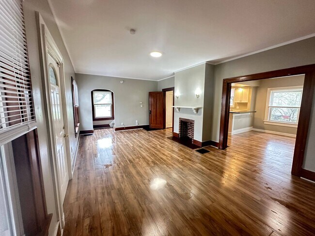 Foto del edificio - 8 E Hillcrest Ave