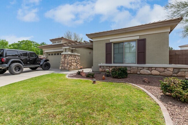 Foto del edificio - Lovely home in cul-de-sac lot with fenced pool!