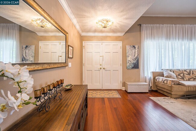 Foto del edificio - 1304 Saddlehill Ln