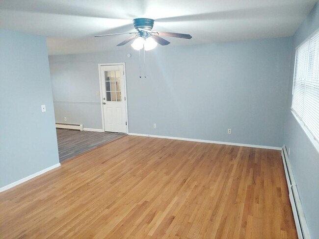 Building Photo - 8044 Beechwood Ave