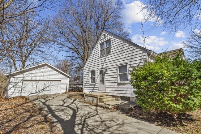 Building Photo - 208 Arcadia Dr