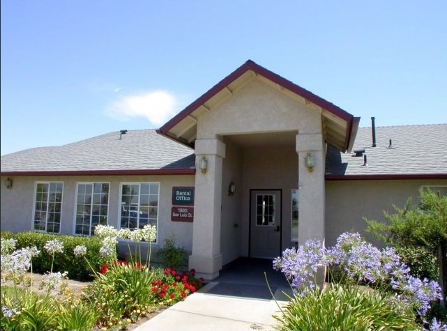 Building Photo - Carrington Pointe Apartments