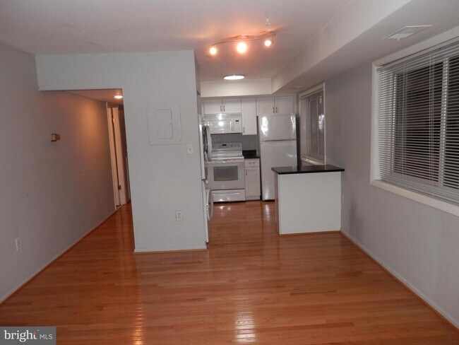 Foto del edificio - 3320 28th St S