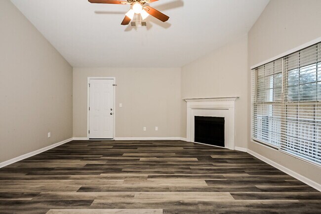 Foto del edificio - 1325 Carney Ct