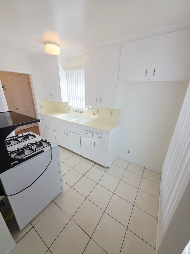 Building Photo - 1123 Linden Ave