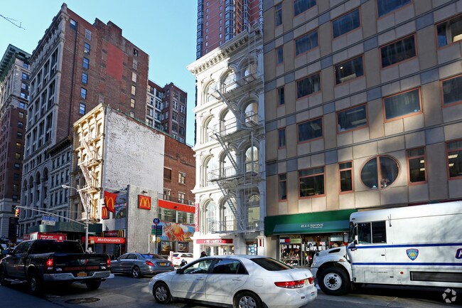 Foto del edificio - 319 Broadway