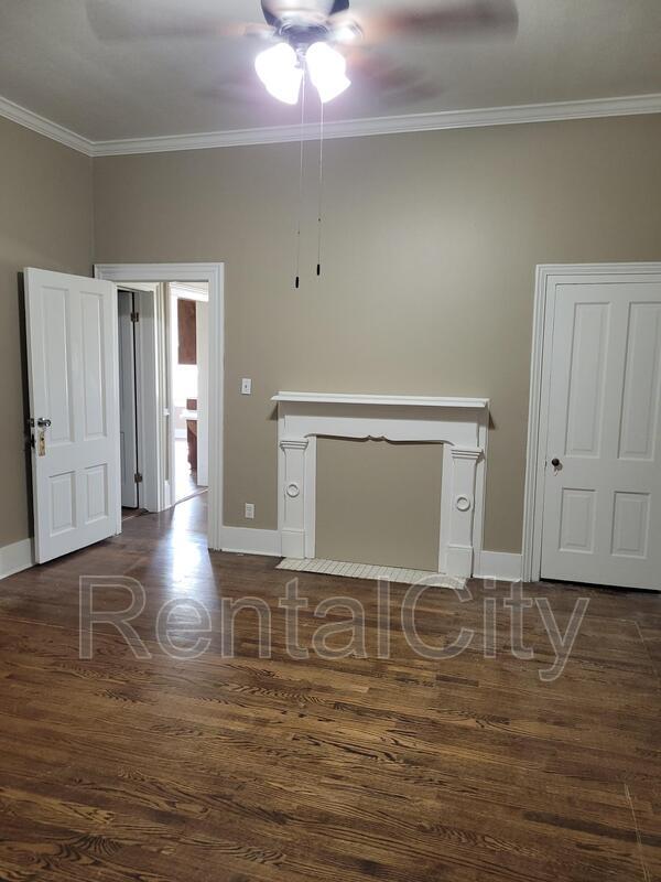 Building Photo - 402 S Home St