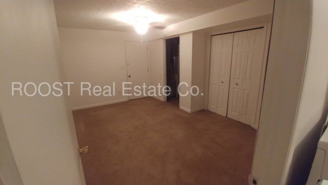 Building Photo - One Bedroom Apartment