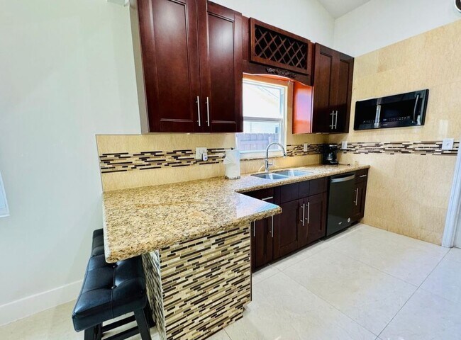 Foto del edificio - 330 SW 35th Ave