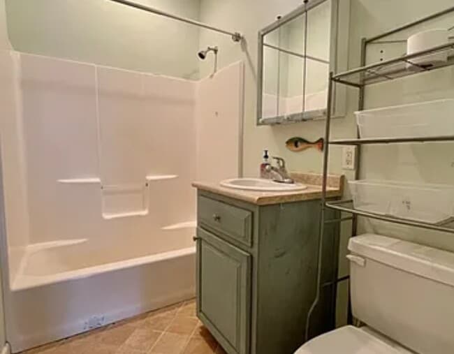 Building Photo - 310 Highland Heights Dr