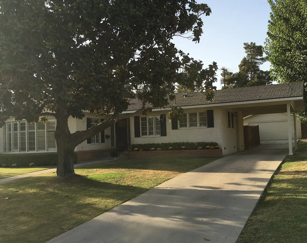 Building Photo - 3424 La Cresta Dr