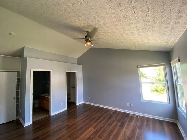 Foto del edificio - 5800 Chalet Cir