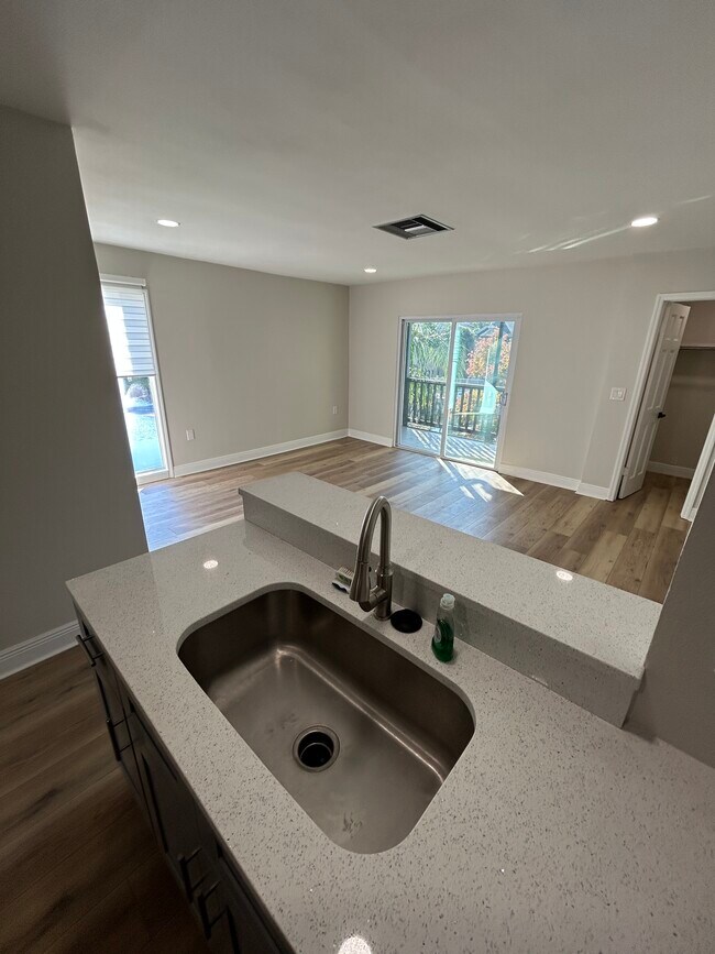 Foto del edificio - 3848 N Lake Dr