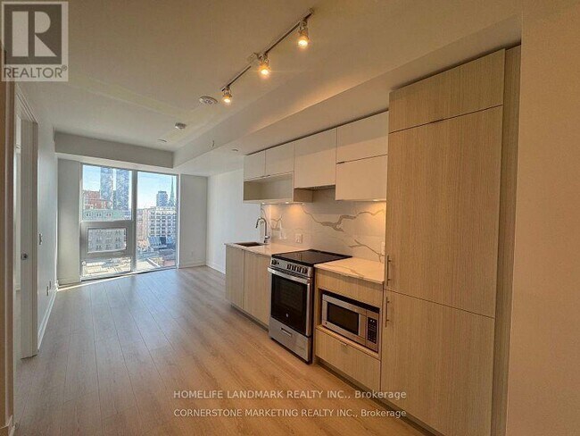 Photo du bâtiment - 100 Queen St E