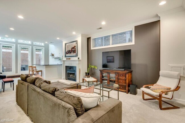 Building Photo - 1 br, 2 bath Condo - 3509 N Fremont St