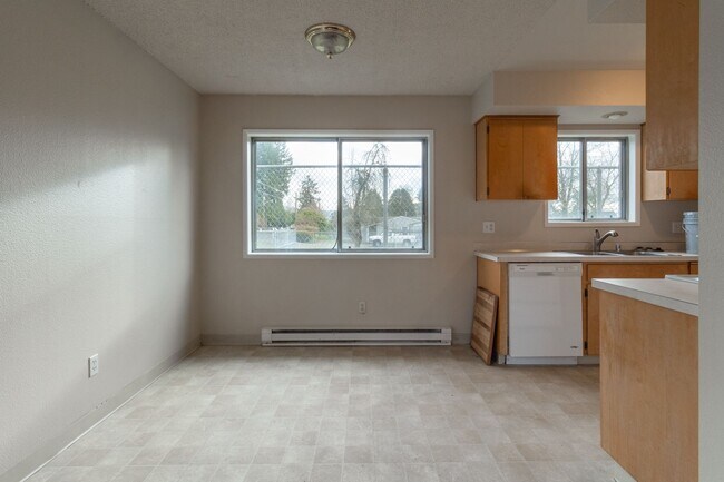 Foto del edificio - Charming 3 bedroom 1 bath duplex -Washouga...
