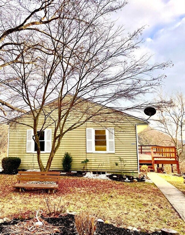 Foto del edificio - 505 Royal Manor Rd