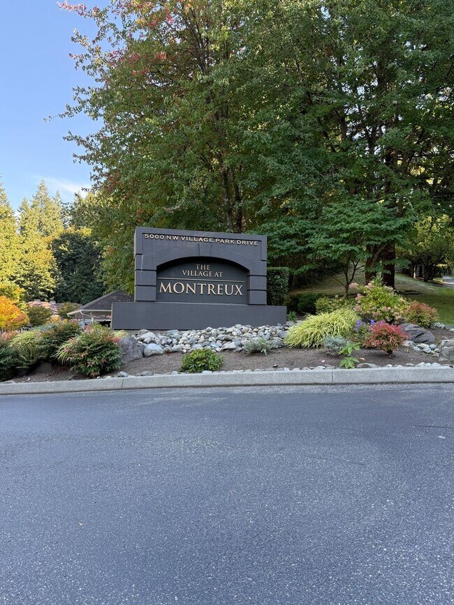 Building Photo - Top-Floor Living in Issaquah!