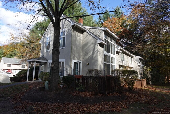 Building Photo - 17 Pepperidge Ct