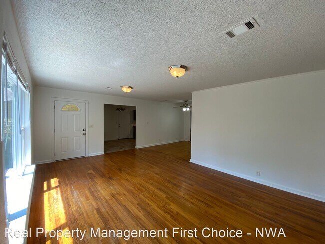 Foto del edificio - 3 br, 1 bath House - 1136 S Maxwell Dr.