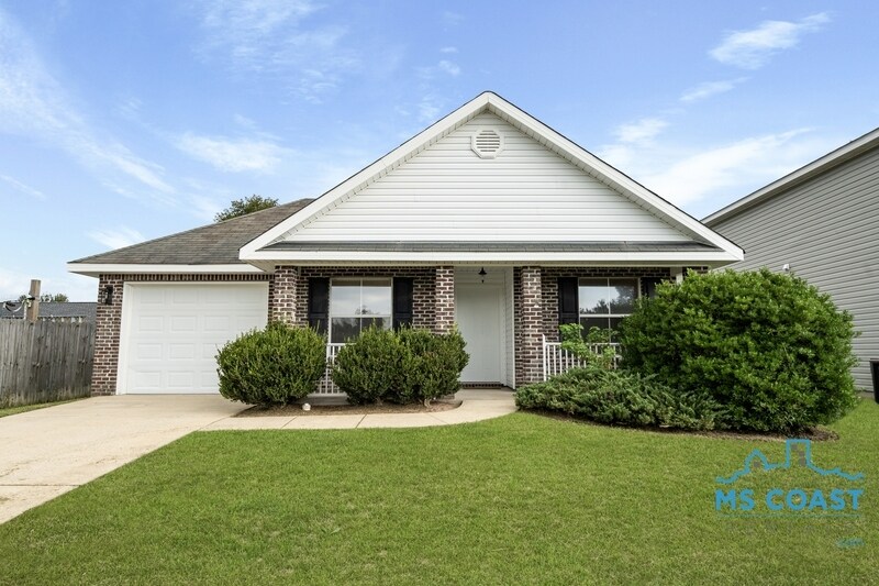 Primary Photo - 324 Twin Lakes Blvd