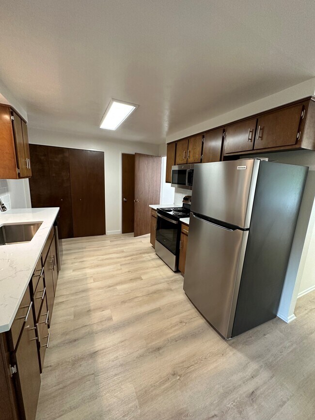 Foto del edificio - 735 E 43rd Ave