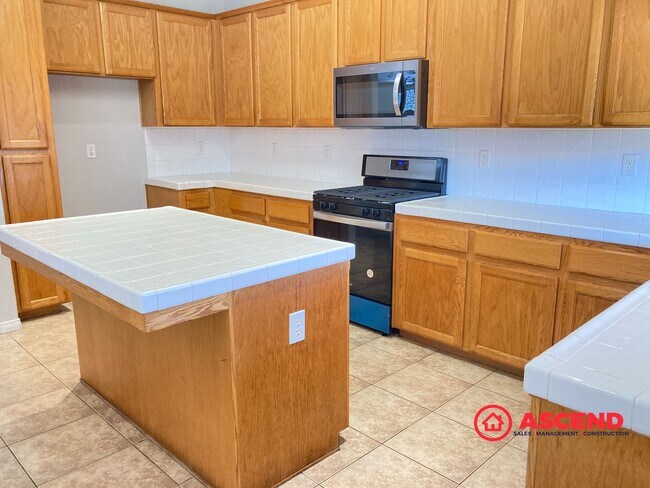 Foto del edificio - Beautiful 4 bedroom home!