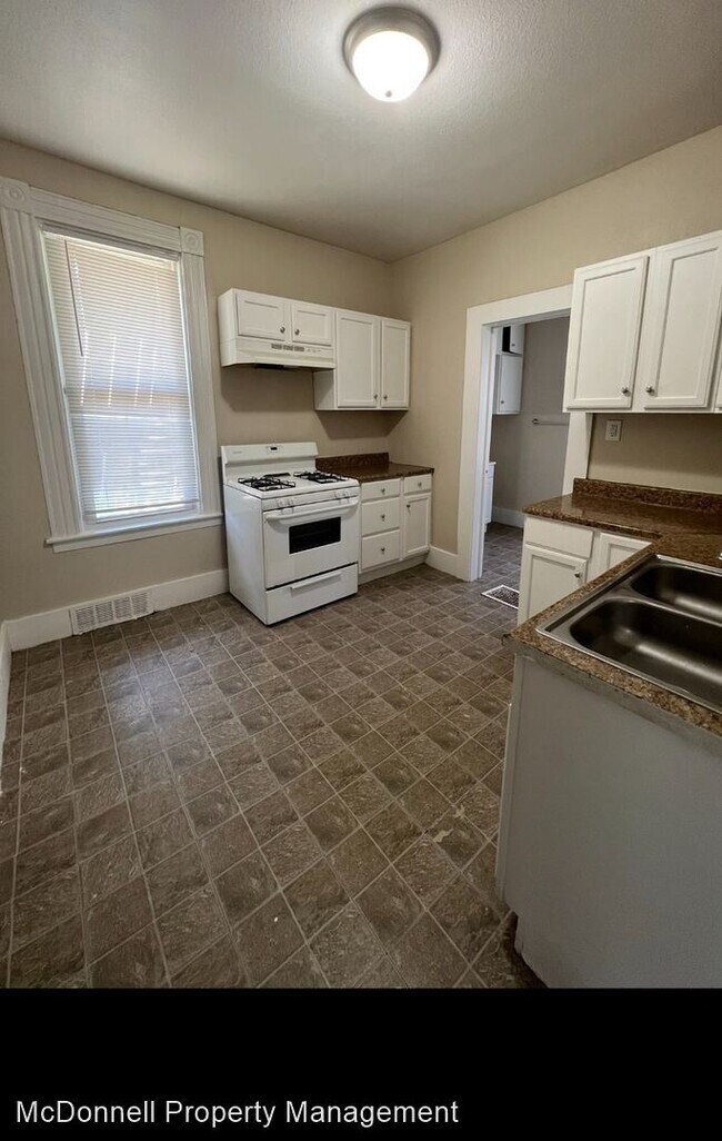 Building Photo - 4 br, 2 bath House - 511 W 15th St.