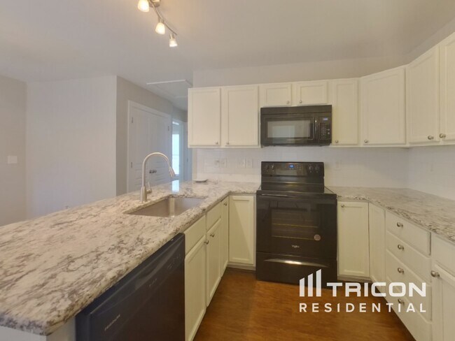 Foto del edificio - 112 Kingsgate Ct