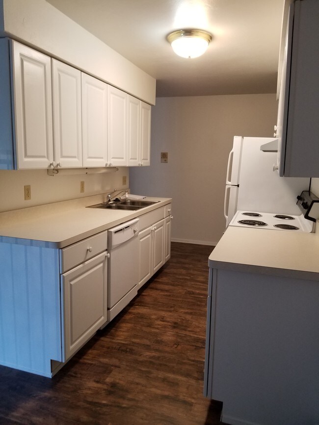 Olde English I Apartments in Charleston, WV