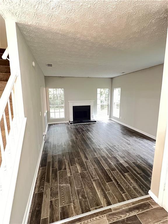 Foto principal - 1976 Longwood Ct
