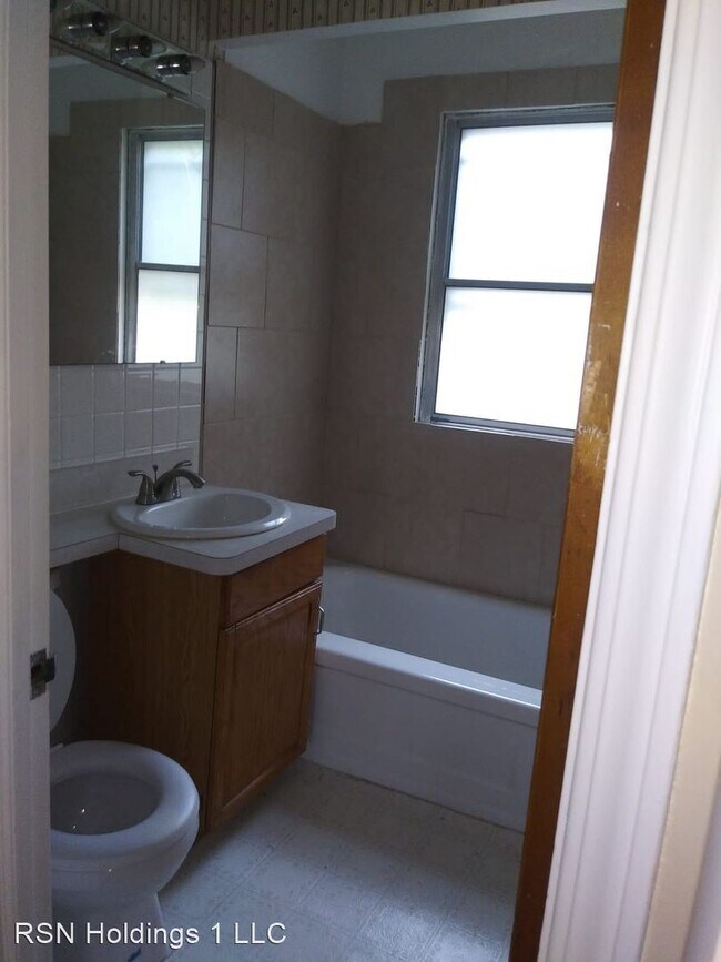 Building Photo - 2 br, 1 bath House - 24400 Hawthorne Dr