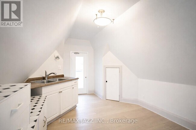 Photo du bâtiment - 118 Eastwood Rd