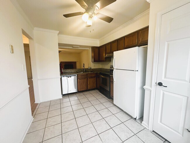 Building Photo - 5265 Settlers Park Dr