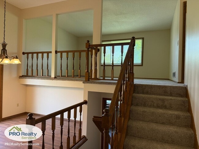 Building Photo - 3 Bedroom Home in Maple Grove