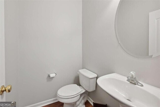 Foto del edificio - 939 Pike Forest Dr