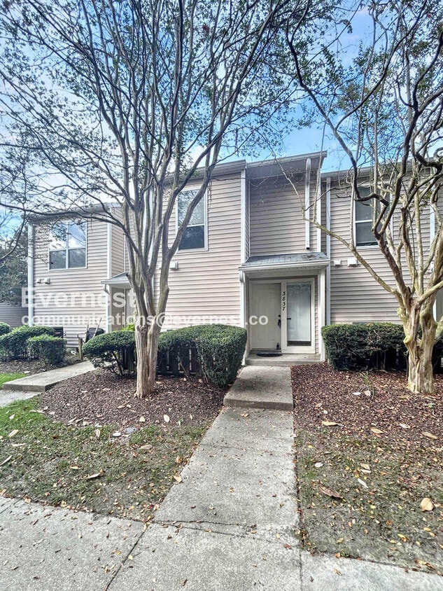 Foto principal - 3837 Staffordshire Ln