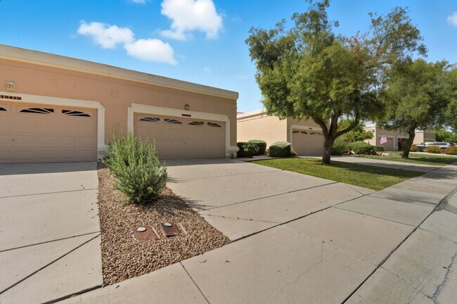 Foto del edificio - Welcome to this stunning 2-bedroom, 2-bath...