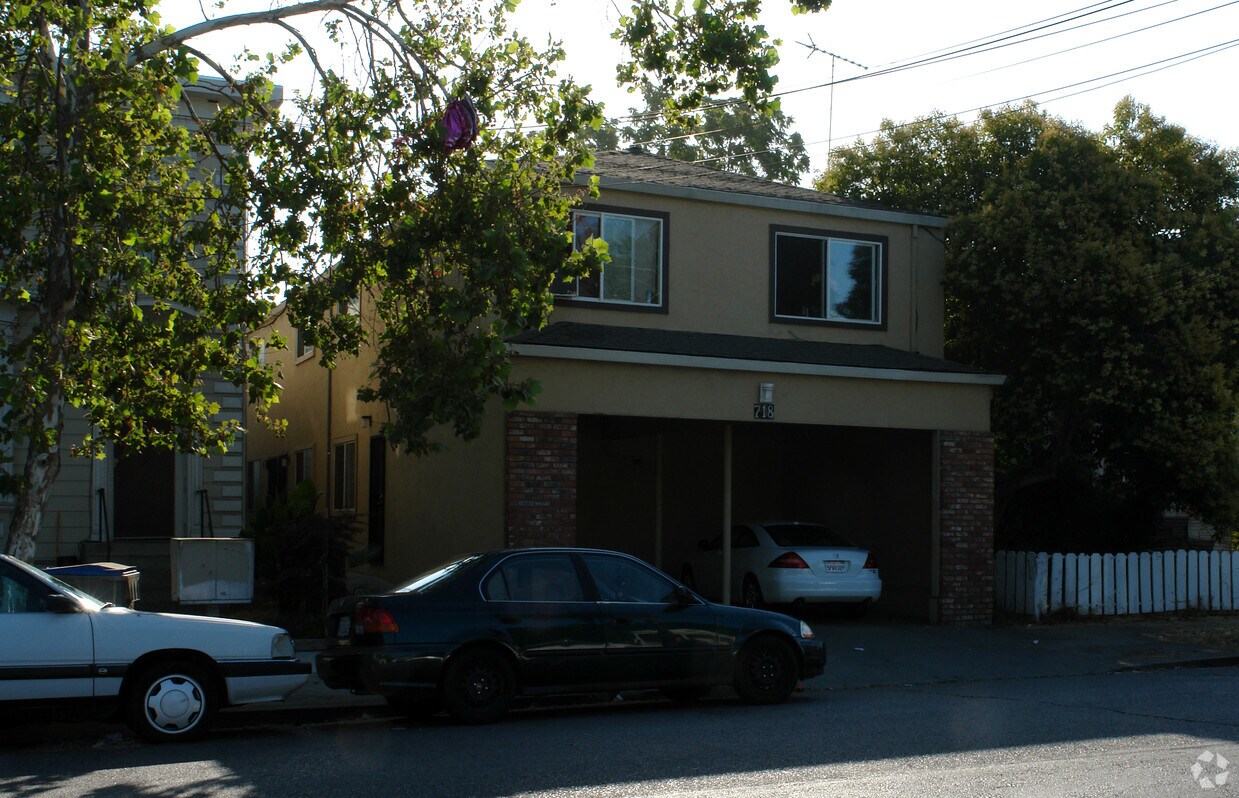 Foto principal - 718 S 2nd St