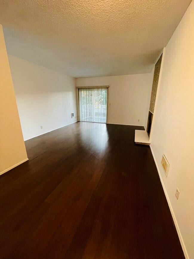 Building Photo - 5810 200th St SW apt D