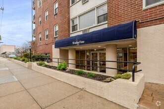Building Photo - 750 Shore Rd