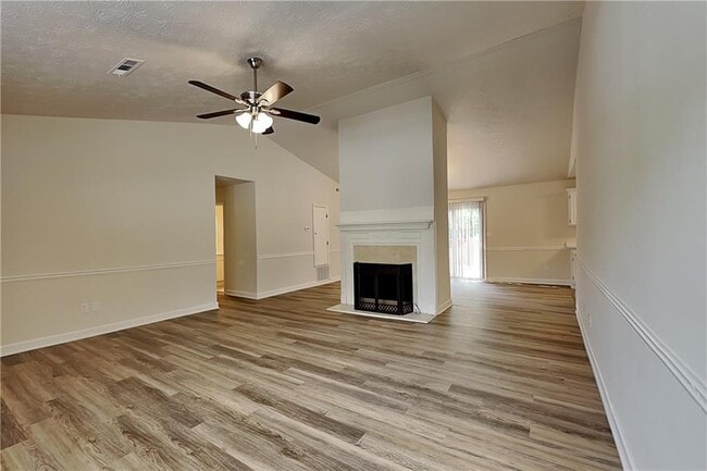 Foto del edificio - 607 River Bend Cir