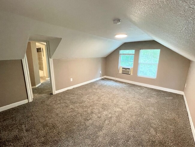 Building Photo - 1965 Kingsley Dr